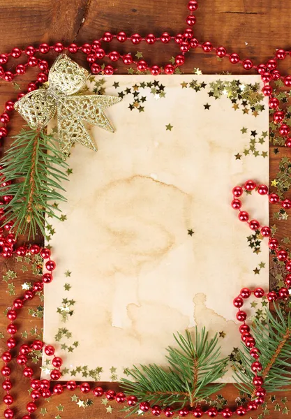 在木桌上的圣诞贺卡 — 图库照片