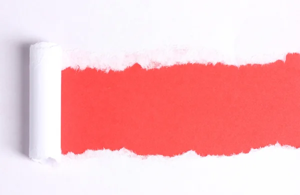 Papel rasgado com fundo vermelho — Fotografia de Stock