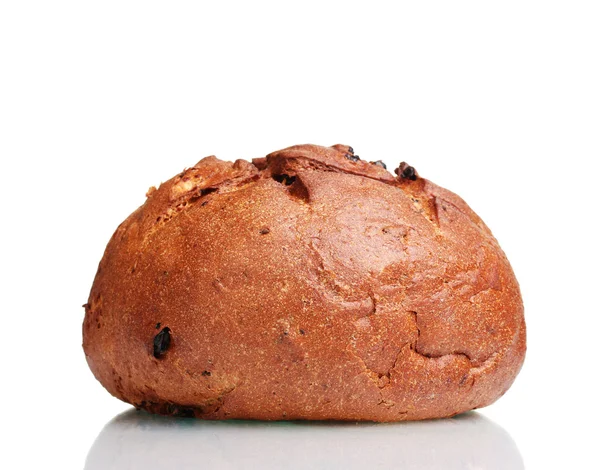Смачний круглий житній хліб ізольований на білому — стокове фото