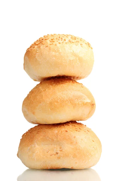 Deliziosi panini con semi di sesamo isolati su bianco — Foto Stock