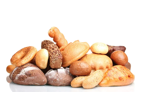 Finom kenyeret és zsemlét, elszigetelt fehér — Stock Fotó