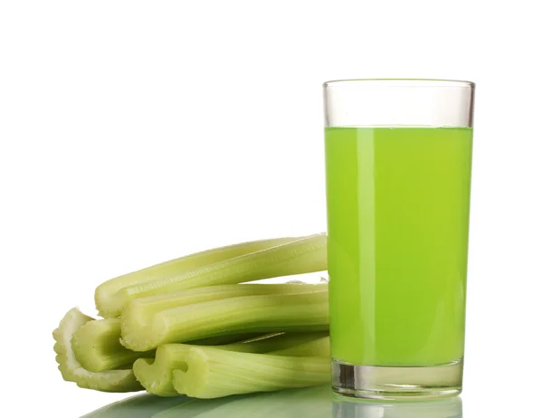 Свежий зеленый сельдерей и сок изолированы на белом — стоковое фото