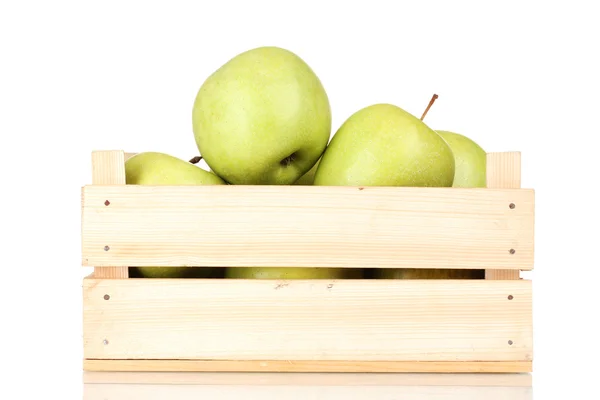화이트에 고립 된 나무 상자에 있는 육즙이 녹색 사과 — 스톡 사진
