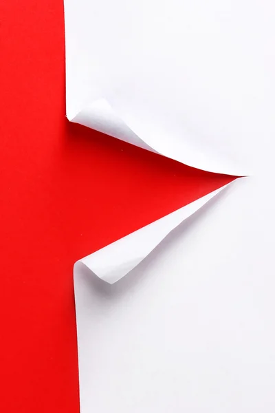 Szakadt papír, piros háttér — 스톡 사진