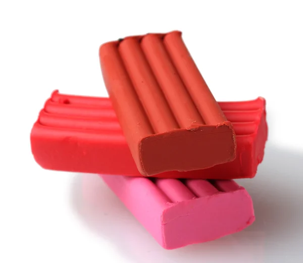 Kinderen helder roze en rood plasticine geïsoleerd op wit — Stockfoto