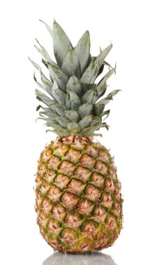 Beyaz üzerine izole edilmiş ananas