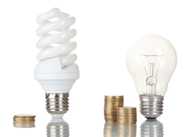 A rendes izzók energiatakarékos lámpa elszigetelt fikarcnyi összehasonlítása — Stock Fotó
