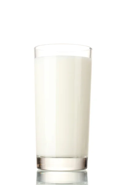 Glas Milch isoliert auf weiß — Stockfoto
