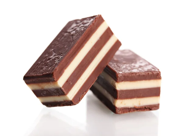 ? 上白色孤立的巧克力糖果 — 图库照片