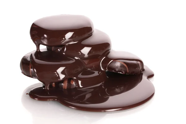 Hocolate μπισκότα χύνεται σοκολάτα που απομονώνονται σε λευκό — Φωτογραφία Αρχείου