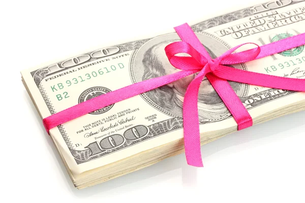 Un montón de billetes de cien dólares atados cinta rosa aislado en blanco —  Fotos de Stock