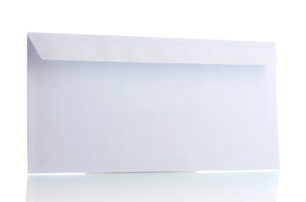 Белый конверт изолирован на белом — стоковое фото