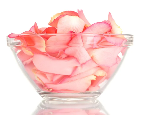 Mooie roze roze bloemblaadjes in glazen kom geïsoleerd op wit — Stockfoto