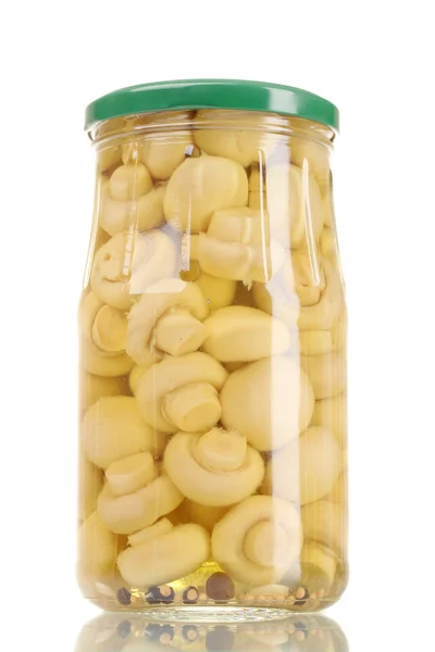 白で隔離されるガラスの瓶にキノコのマリネ — ストック写真