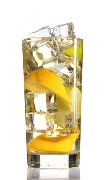 Beyaz izole soğuk taze limonata — Stok fotoğraf
