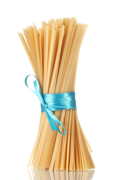 リボン白で隔離されるスパゲッティの束 — ストック写真