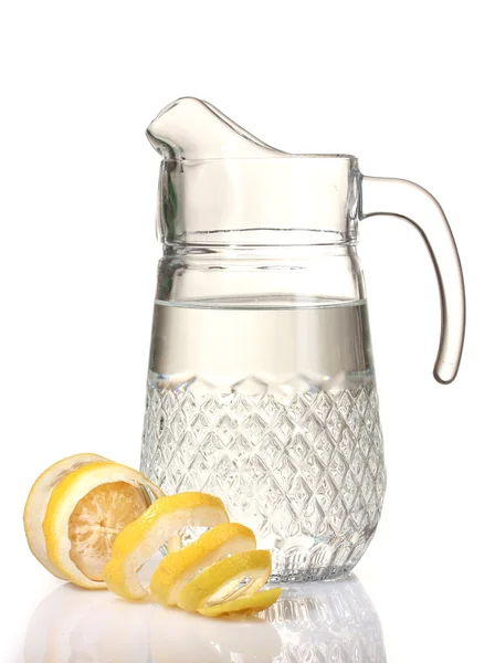 Jarro de limonada e limão isolado em branco — Fotografia de Stock