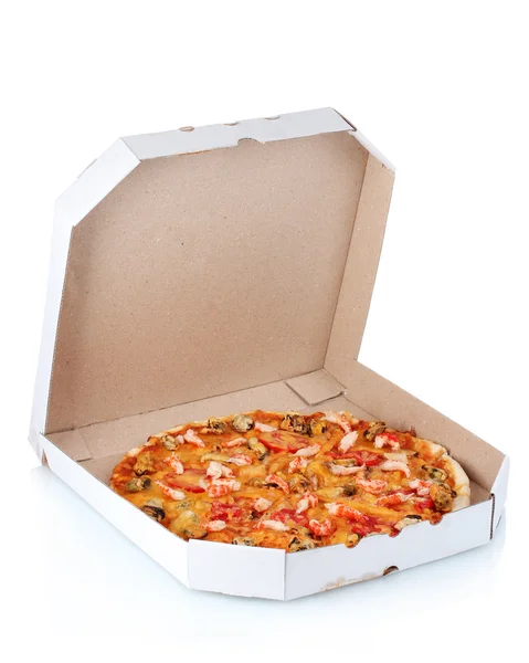Pizza deliciosa com frutos do mar em embalagens isoladas em branco — Fotografia de Stock