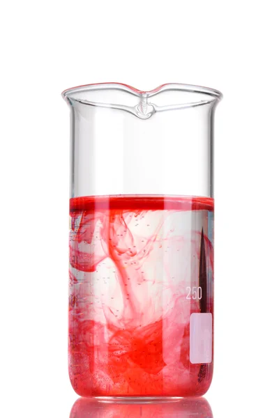 Δοκιμαστικό σωλήνα με κόκκινο υγρό που απομονώνονται σε λευκό — Φωτογραφία Αρχείου