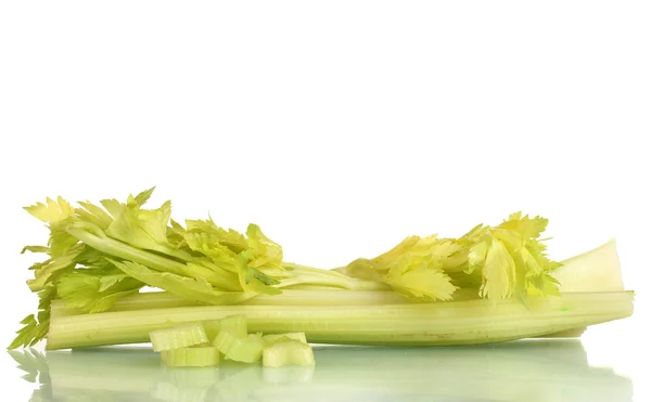 孤立在白色的新鲜 slised 绿色芹菜 — 图库照片