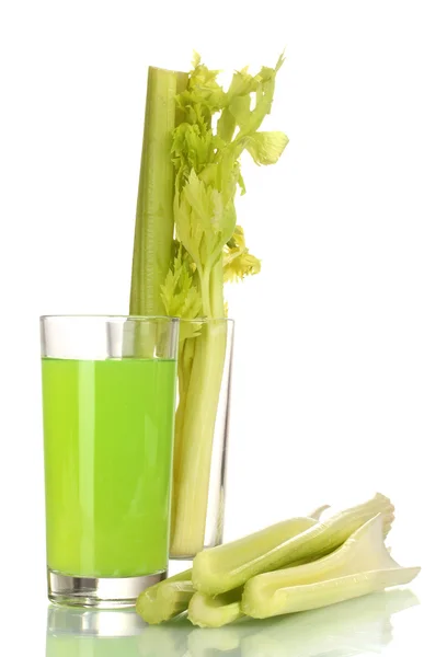 Céleri vert frais dans un verre et jus isolé sur blanc — Photo