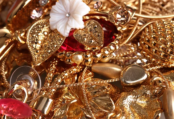 Verschillende gouden sieraden close-up — Stockfoto