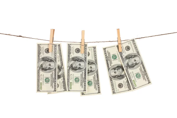 Spousta 100 dolarové bankovky visí na laně s dřevěnými clothespi — Stock fotografie