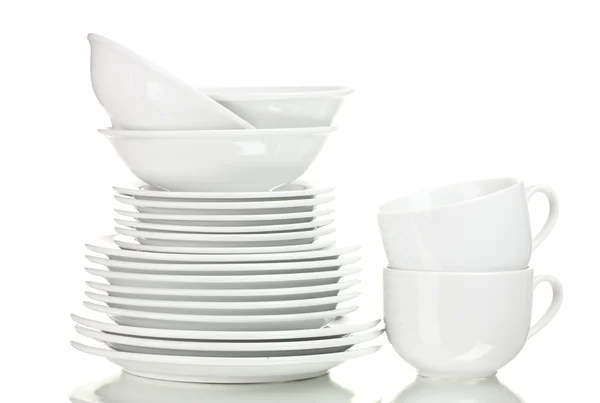 Platos y tazas limpias aisladas en blanco — Foto de Stock