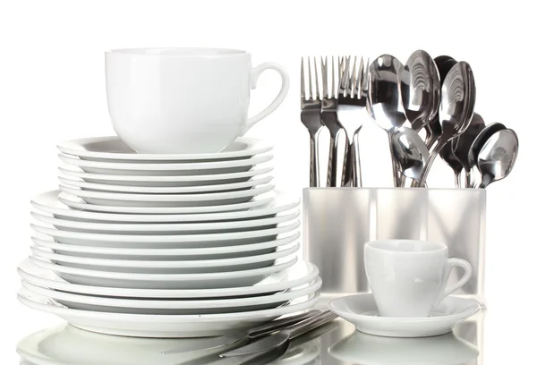 Limpar pratos, xícara e talheres isolados em branco — Fotografia de Stock