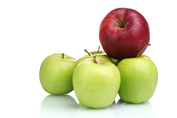 Beyaz izole sulu yeşil ve Kırmızı elma — Stok fotoğraf