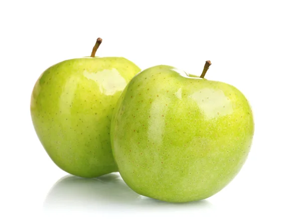 Dwie soczyste zielone jabłka na białym tle — Zdjęcie stockowe