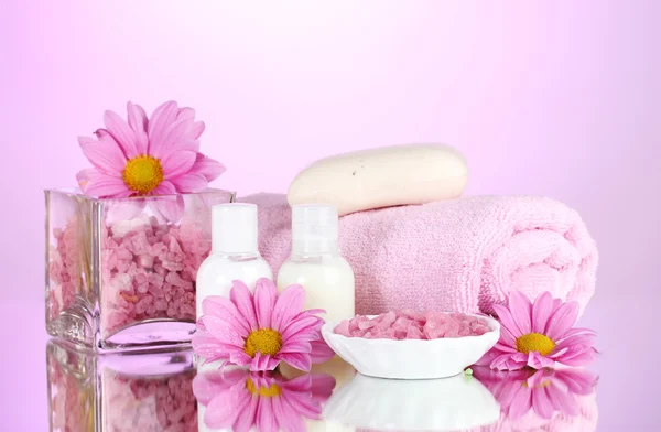 Hotel amenities kit on pink background — Stock Photo, Image