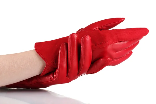 Kadınların elleri kırmızı deri üzerinde beyaz izole eldivenler — Stok fotoğraf