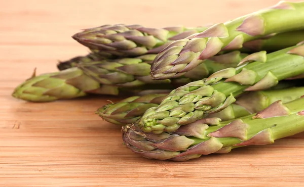 Delicious asparagus on wooden background — Stock Photo, Image