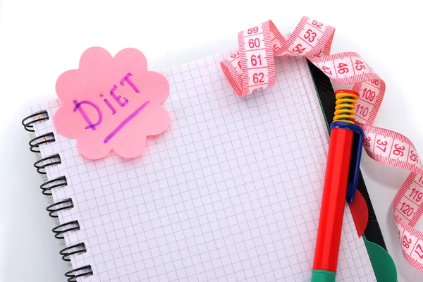 Planificación de la dieta. Cinta métrica portátil y lápiz aislados en blanco — Foto de Stock