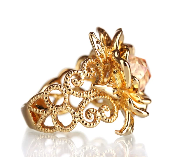 Anel de ouro bonito com pedra preciosa isolada no branco — Fotografia de Stock