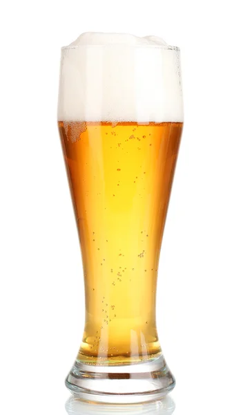 Segelas bir dengan terisolasi di atas putih — Stok Foto