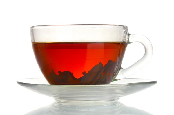 Chá preto em copo de vidro isolado em branco — Fotografia de Stock