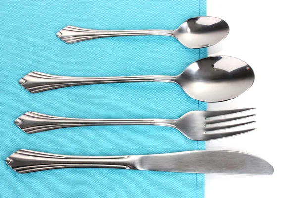 Lepel, vork en mes op een blauwe tafellaken — Stockfoto