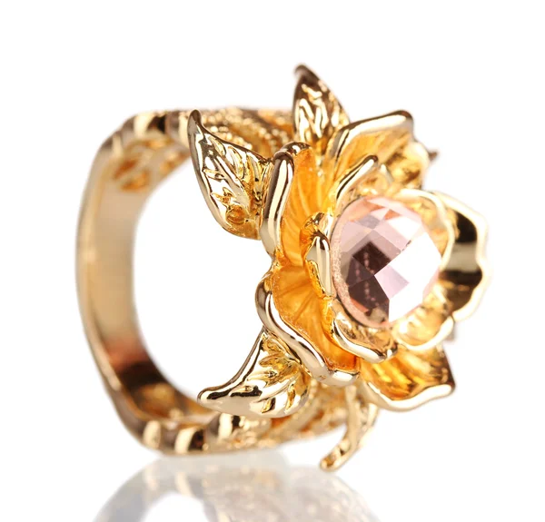 Anel de ouro bonito com pedra preciosa isolada no branco — Fotografia de Stock