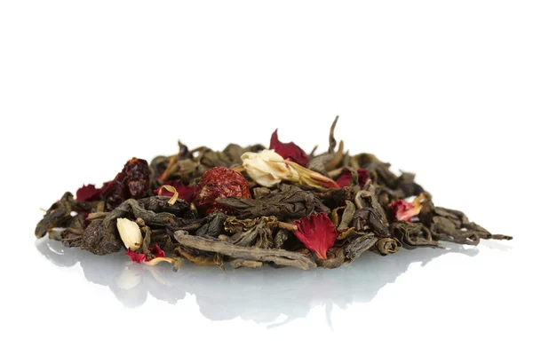 Pile of aromatic jasmin dry tea leaves isolated on white — Stock Photo, Image