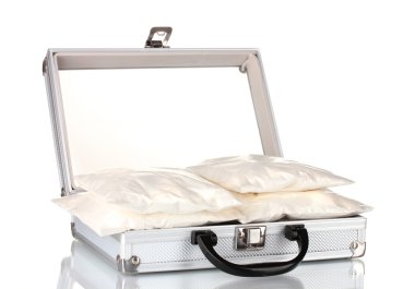 ? ocaine bir bavul üzerinde beyaz izole