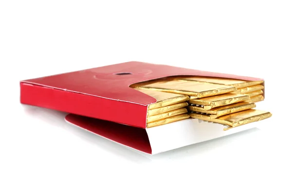 白で隔離される標準的な赤い包装で包まれた単一のチューインガム — ストック写真