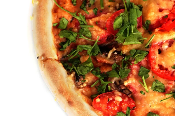 Heerlijke pizza met worst en groenten geïsoleerd op wit — Stockfoto