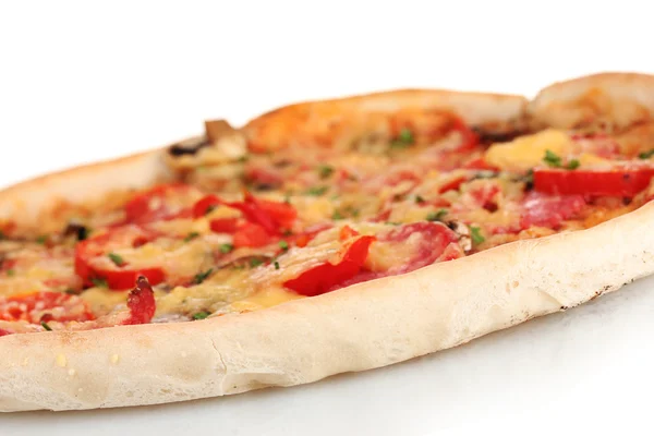 Deliciosa pizza com salsicha e legumes isolados em branco — Fotografia de Stock