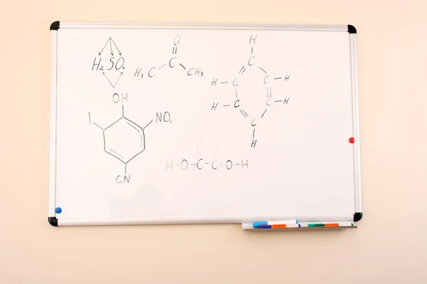 Chemische formule op een whiteboard — Stockfoto