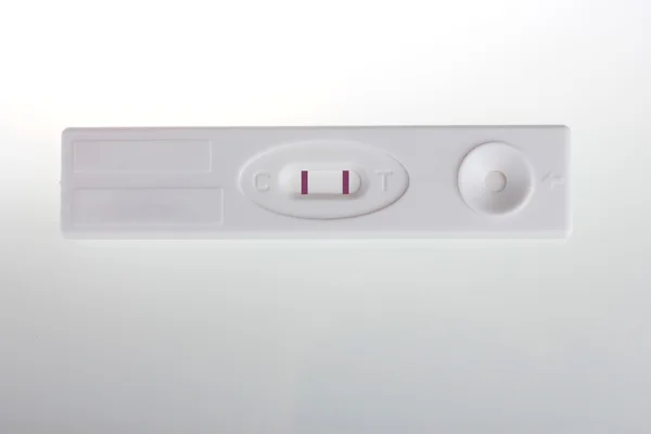 Teste de gravidez isolado em branco — Fotografia de Stock