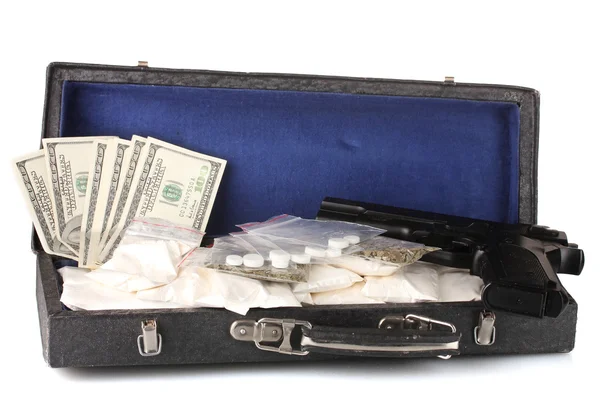 ? ocaine en marihuana met pistool in een koffer geïsoleerd op wit — Stockfoto
