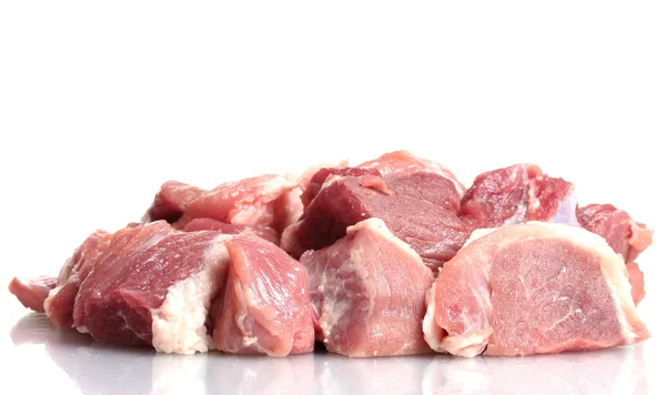 Pedaços de carne crua isolados sobre branco — Fotografia de Stock