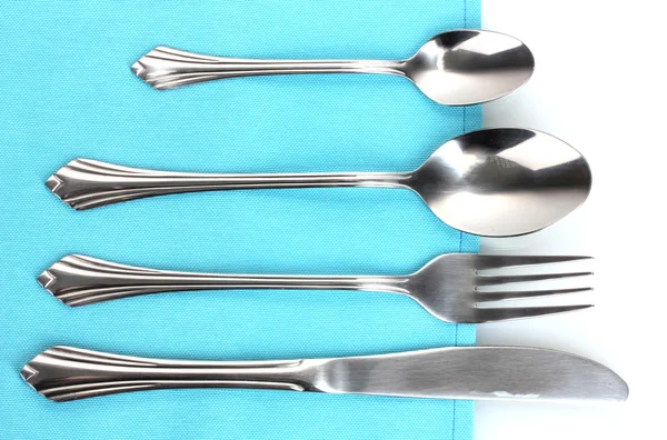 Fork, a kanál és a kést a kék terítő — Stock Fotó